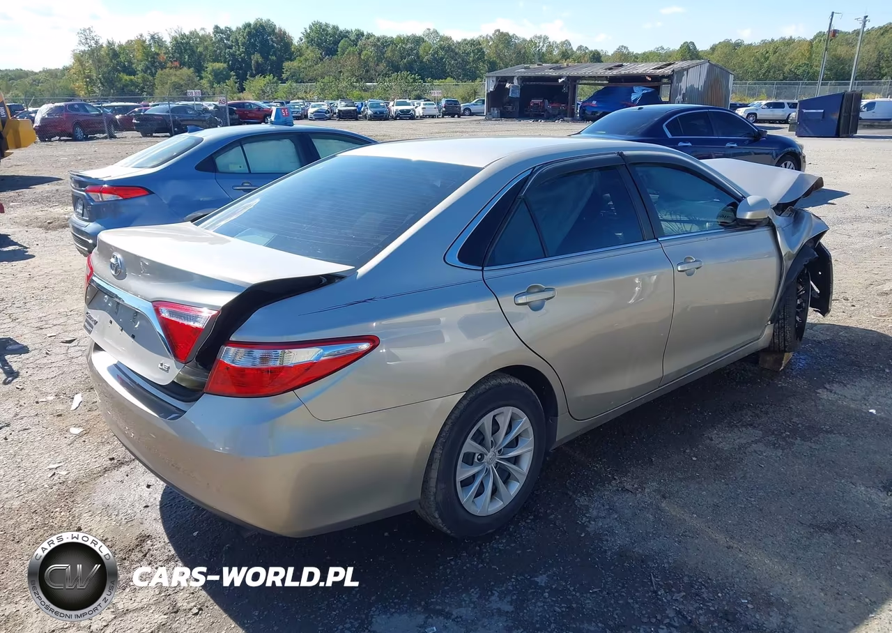 2015 Toyota Camry Le VIN:4T1BF1FK9FU940820 - 4