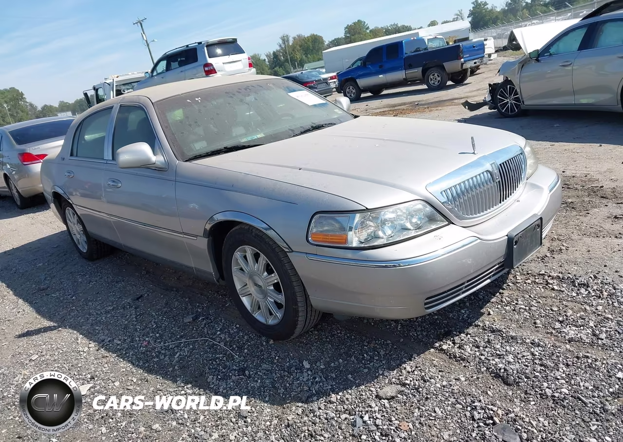 2010 Lincoln Town Car Signature Limited VIN:2LNBL8CVXAX616681 - 1