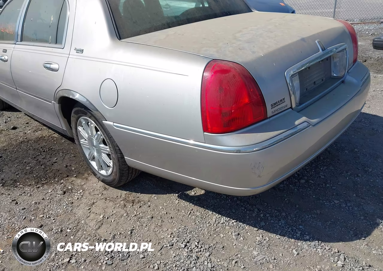 2010 Lincoln Town Car Signature Limited VIN:2LNBL8CVXAX616681 - 6