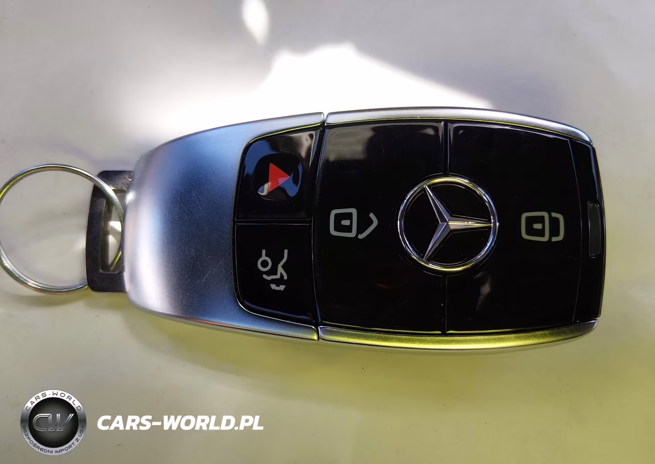 2018 Mercedes-Benz E 300 VIN:WDDZF4JB8JA390649 - 11