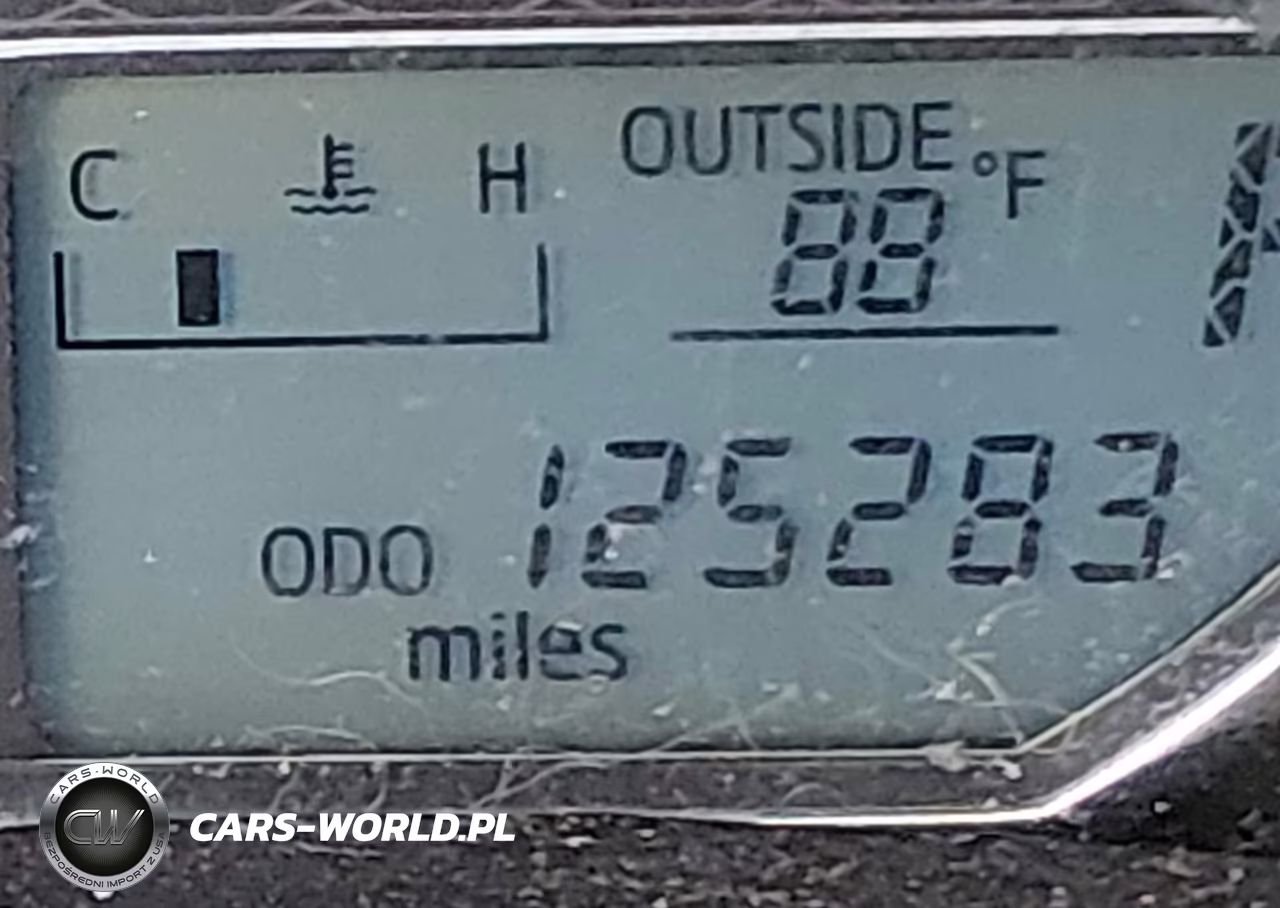 2015 Toyota Corolla Le VIN:5YFBURHE3FP348858 - 15
