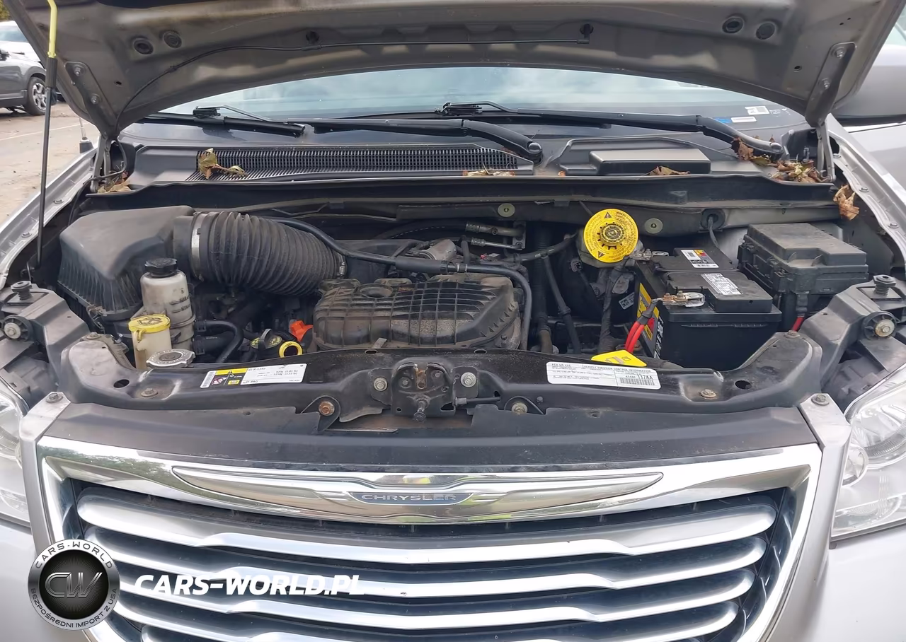 2015 Chrysler Town & Country Touring VIN:2C4RC1BG6FR739905 - 10