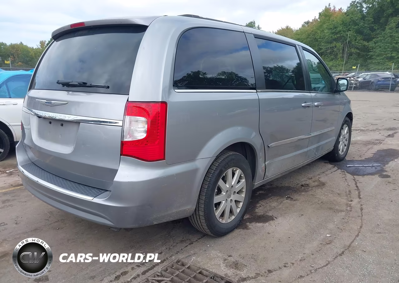 2015 Chrysler Town & Country Touring VIN:2C4RC1BG6FR739905 - 4