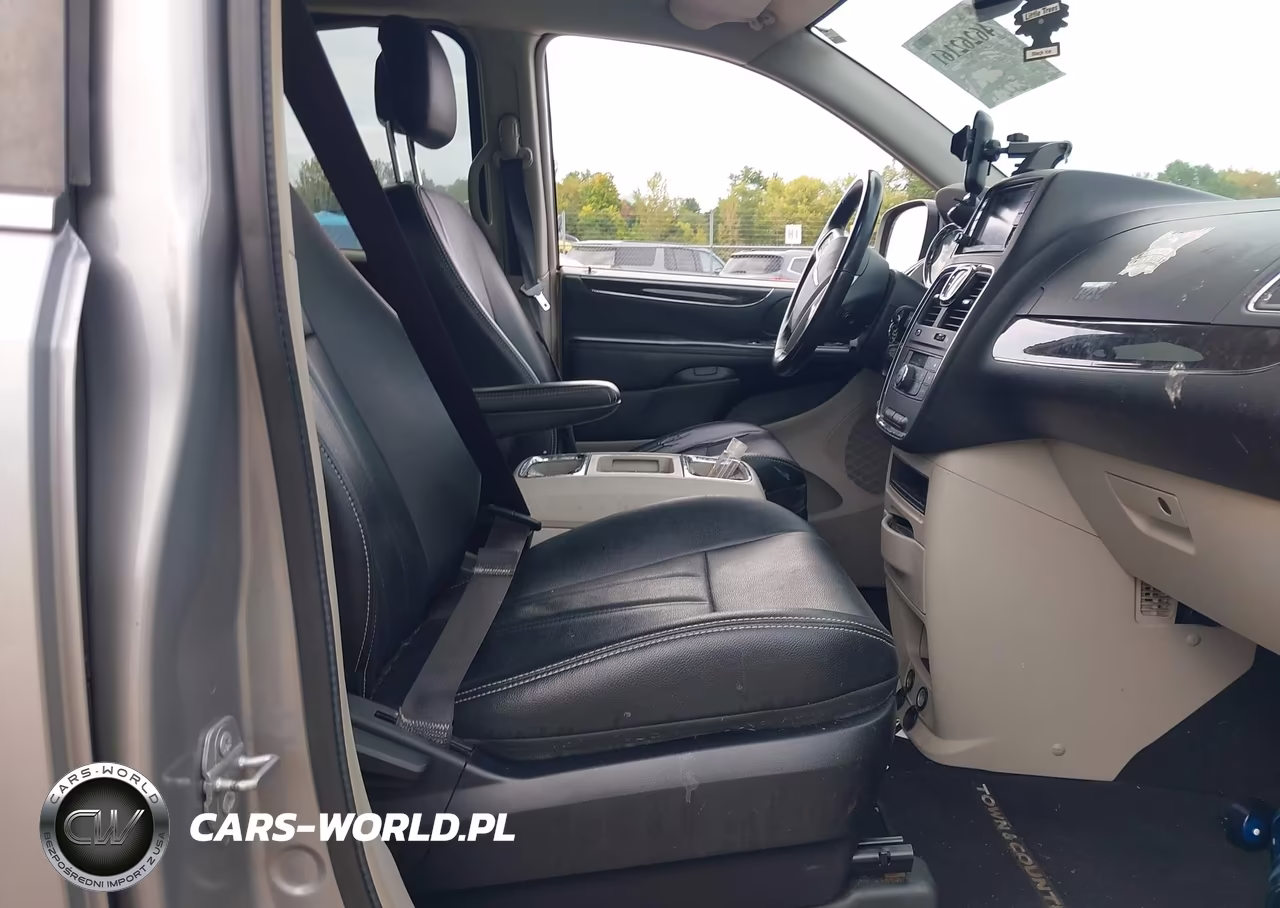2015 Chrysler Town & Country Touring VIN:2C4RC1BG6FR739905 - 5