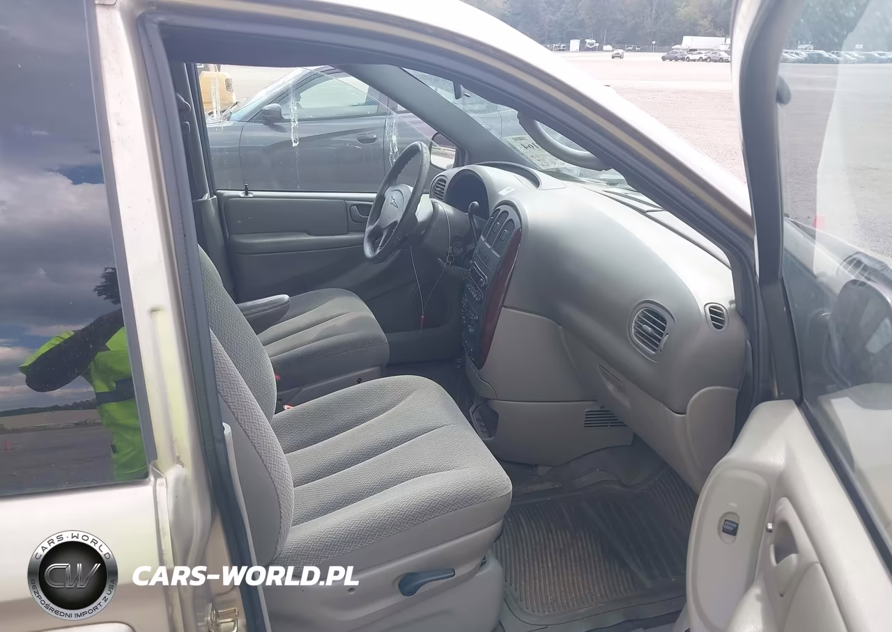 2004 Chrysler Town & Country Lx VIN:2C4GP44R04R504537 - 5