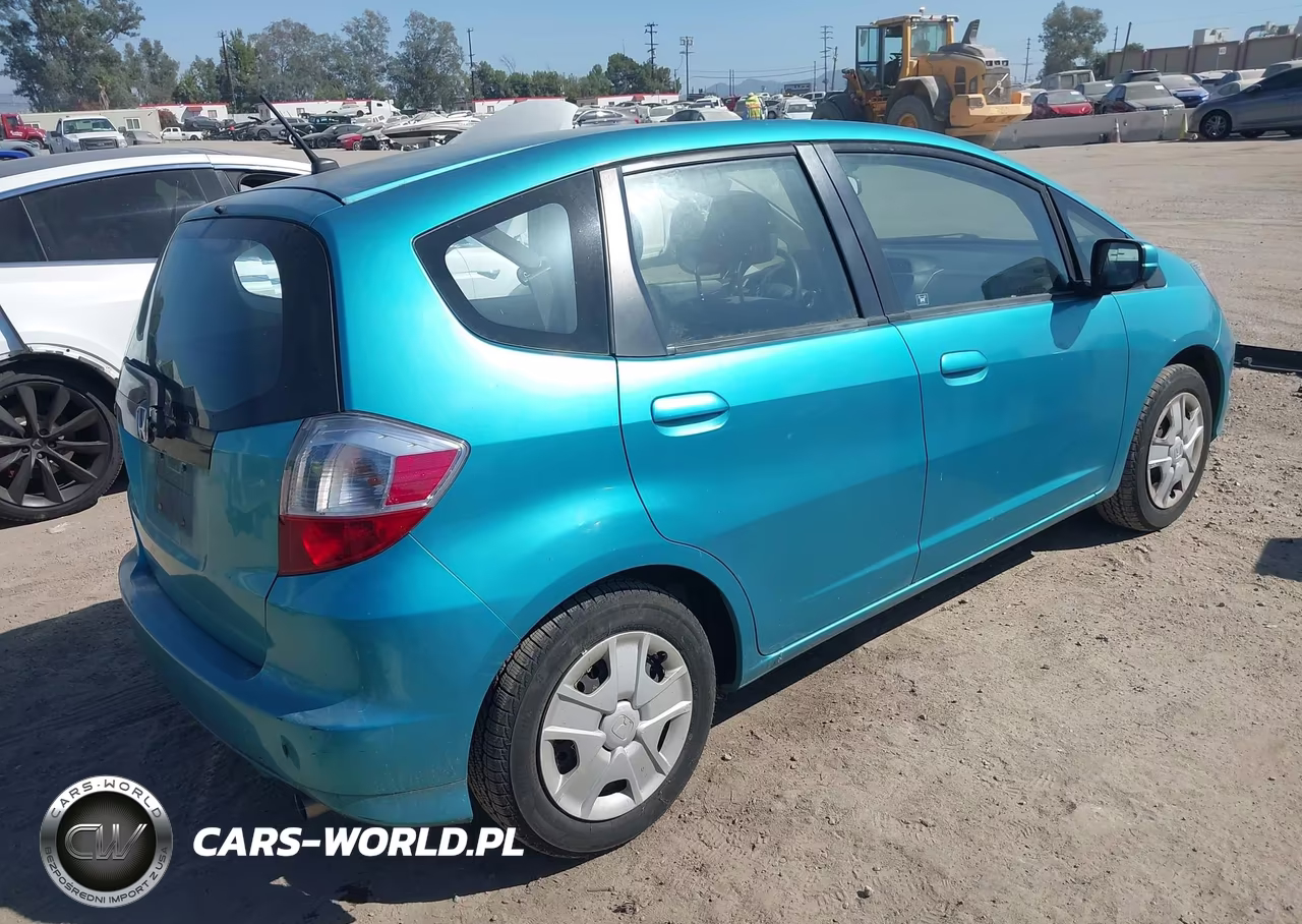 2013 Honda Fit VIN:JHMGE8H37DC034310 - 4