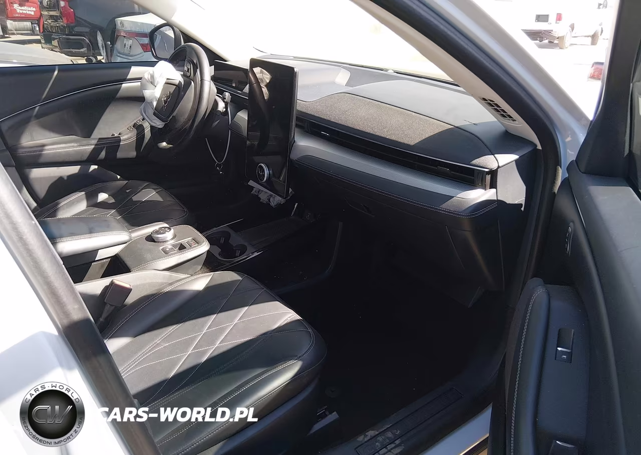 2022 Ford Mustang Mach-E Select VIN:3FMTK1RM9NMA39754 - 5