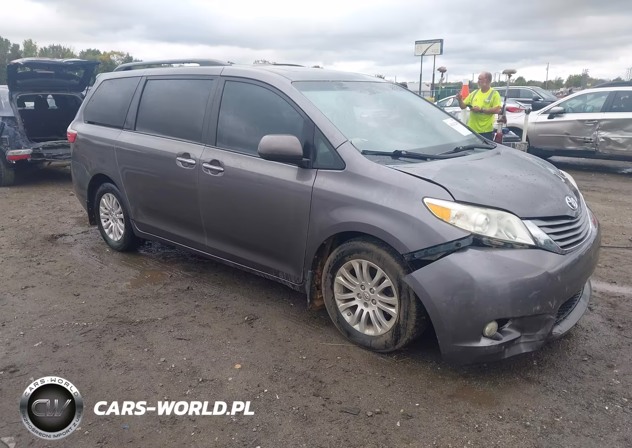 2015 Toyota Sienna Xle 8 Passenger
