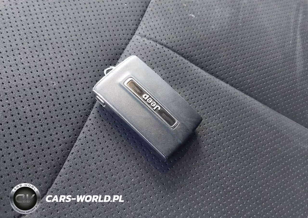 2024 Jeep Grand Cherokee Altitude 4X4 VIN:1C4RJHAG5RC201161 - 11