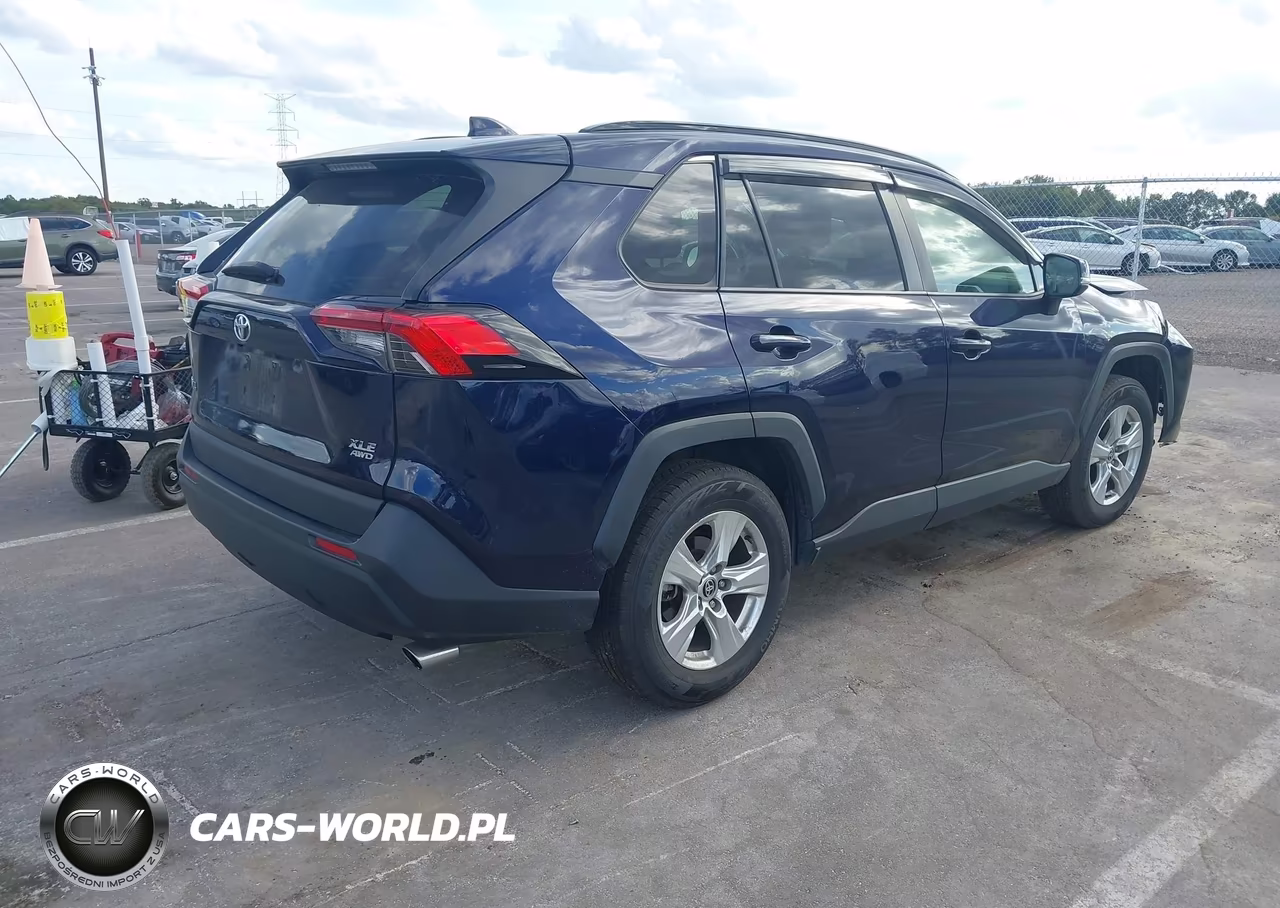 2020 Toyota Rav4 Xle VIN:JTMP1RFV3LJ034600 - 4