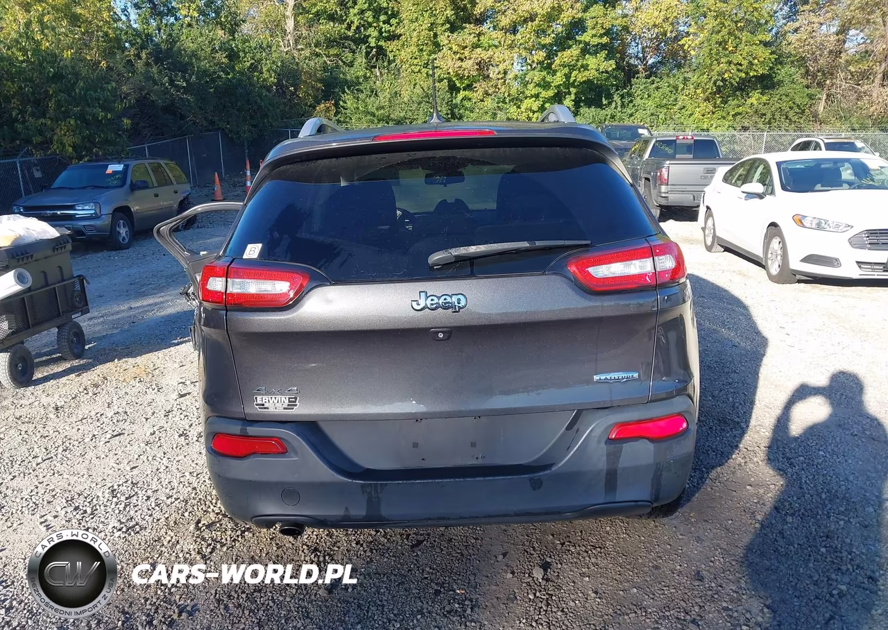 2015 Jeep Cherokee Latitude VIN:1C4PJMCBXFW640819 - 17