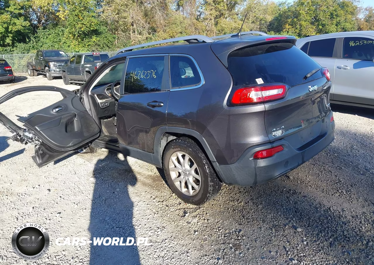2015 Jeep Cherokee Latitude VIN:1C4PJMCBXFW640819 - 3