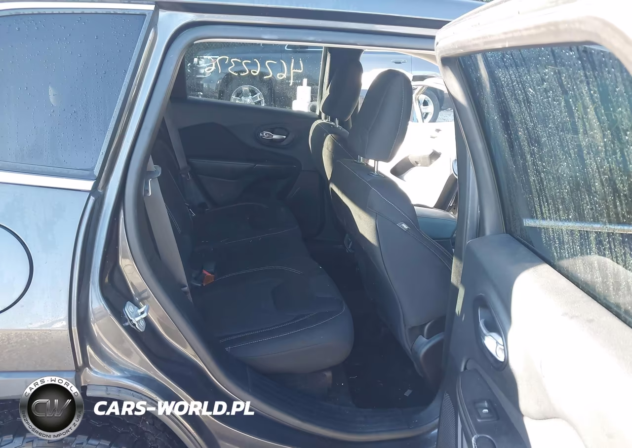 2015 Jeep Cherokee Latitude VIN:1C4PJMCBXFW640819 - 8