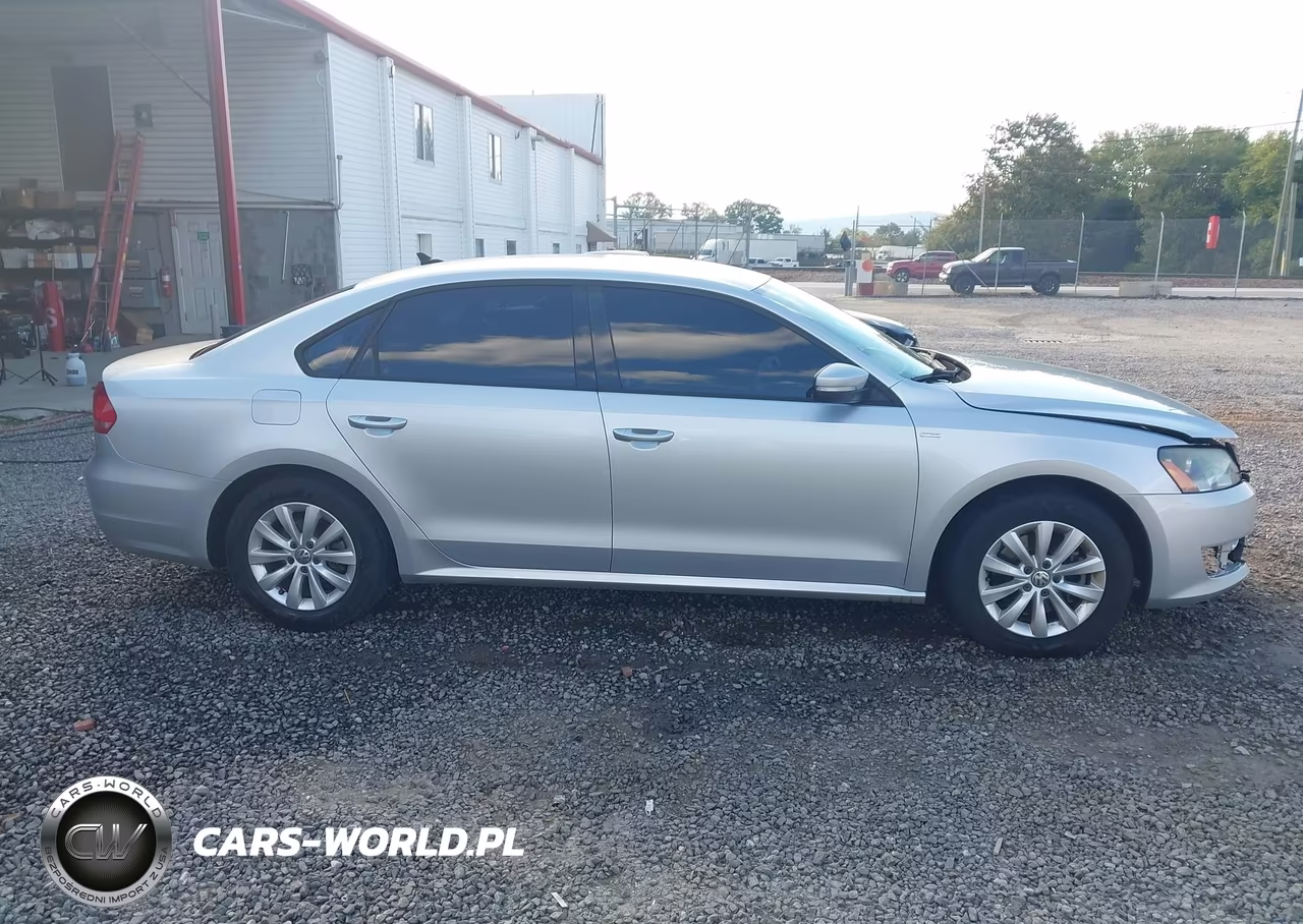 2015 Volkswagen Passat 1.8T Wolfsburg Edition VIN:1VWAT7A39FC052325 - 13