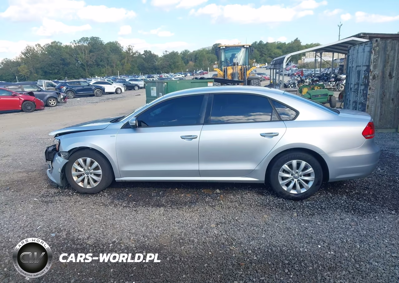 2015 Volkswagen Passat 1.8T Wolfsburg Edition VIN:1VWAT7A39FC052325 - 14