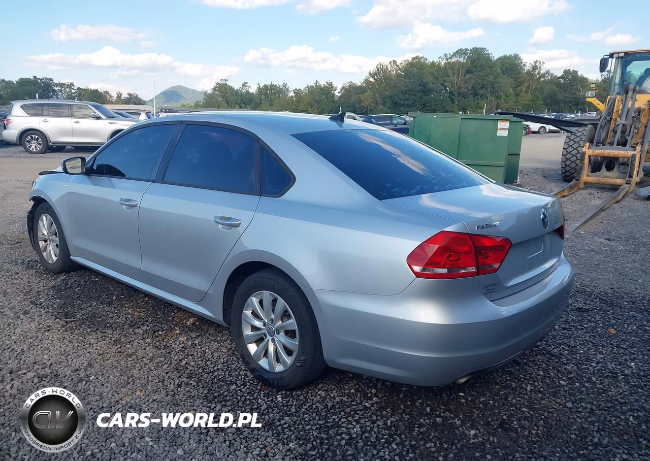 2015 Volkswagen Passat 1.8T Wolfsburg Edition VIN:1VWAT7A39FC052325 - 3