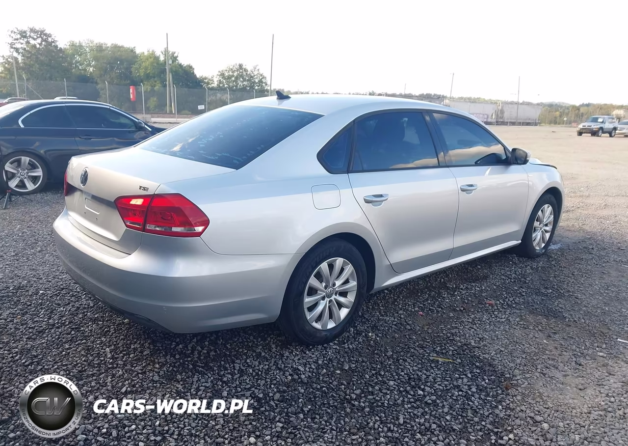 2015 Volkswagen Passat 1.8T Wolfsburg Edition VIN:1VWAT7A39FC052325 - 4