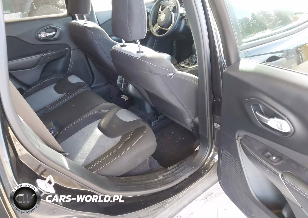 2016 Jeep Cherokee Altitude VIN:1C4PJMAS8GW340121 - 8
