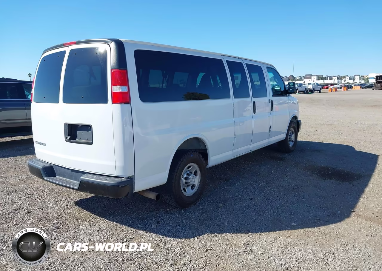 2019 Chevrolet Express 3500 Ls VIN:1GAZGNFG2K1326716 - 4