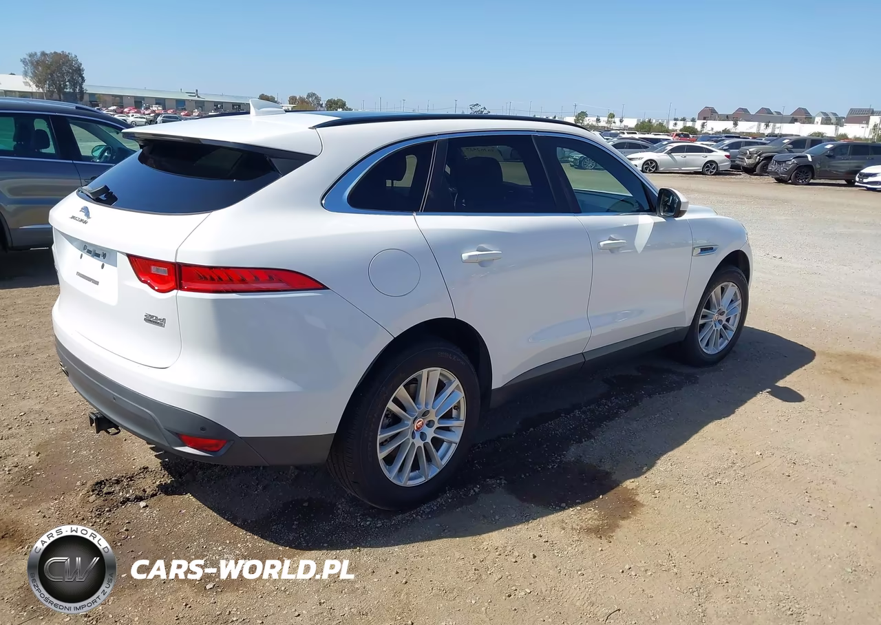 2017 Jaguar F-Pace 20D Prestige VIN:SADCK2BN4HA092705 - 4