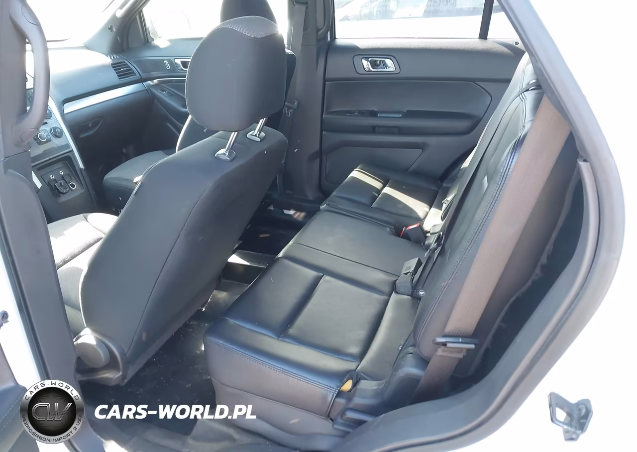 2015 Ford Utility Police Interceptor VIN:1FM5K8AR8FGA22187 - 8