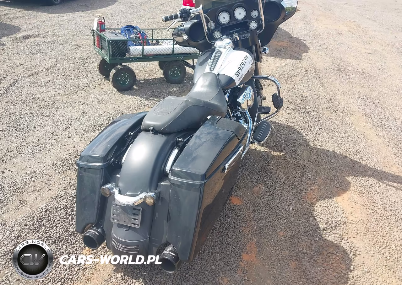 2013 Harley-Davidson Flhx Street Glide VIN:1HD1KBM11DB680495 - 4