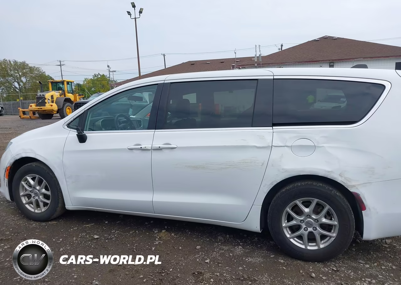 2022 Chrysler Voyager Lx VIN:2C4RC1CG8NR159522 - 14