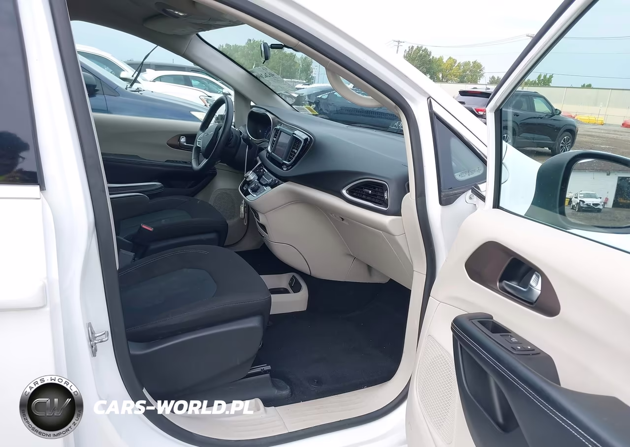 2022 Chrysler Voyager Lx VIN:2C4RC1CG8NR159522 - 5