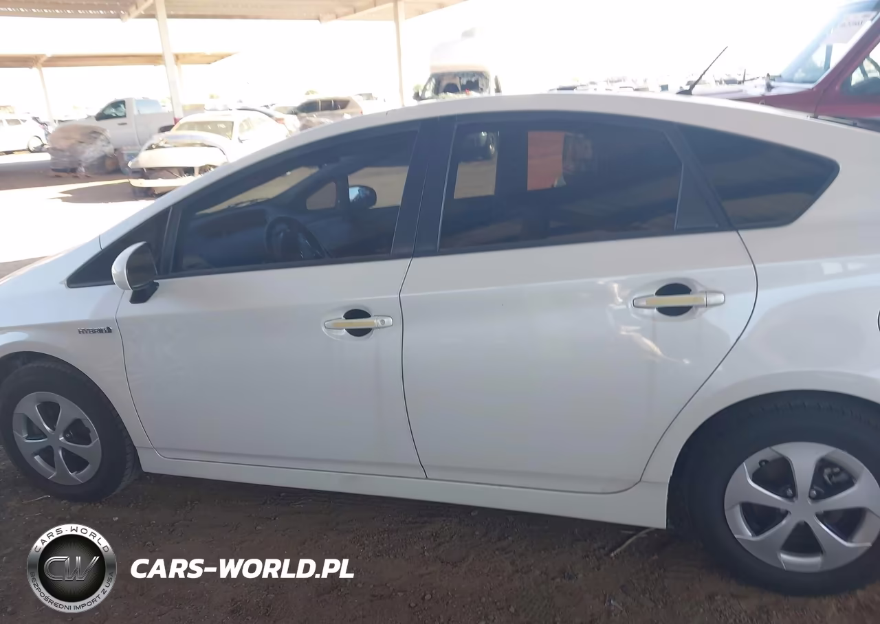 2013 Toyota Prius Two VIN:JTDKN3DU5D5678213 - 14