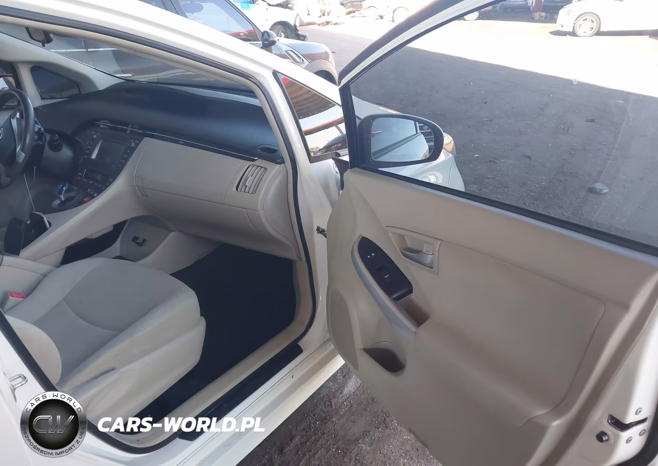 2013 Toyota Prius Two VIN:JTDKN3DU5D5678213 - 5