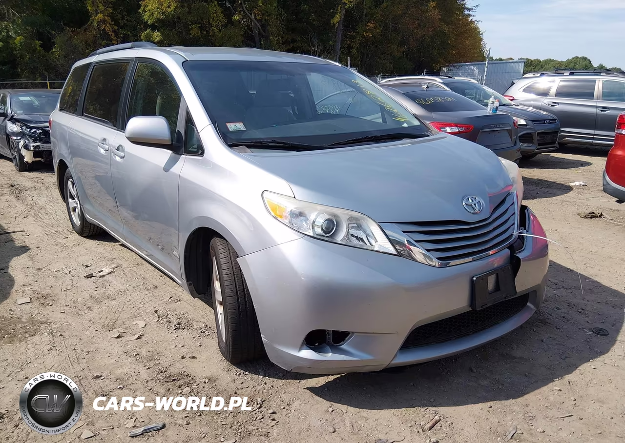2015 Toyota Sienna Le 8 Passenger