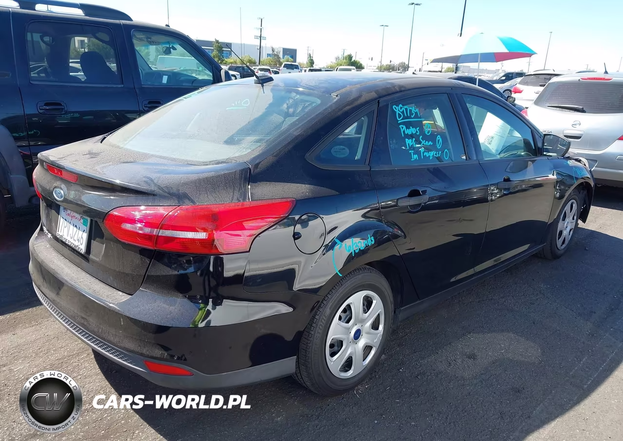 2016 Ford Focus S VIN:1FADP3E25GL225585 - 4
