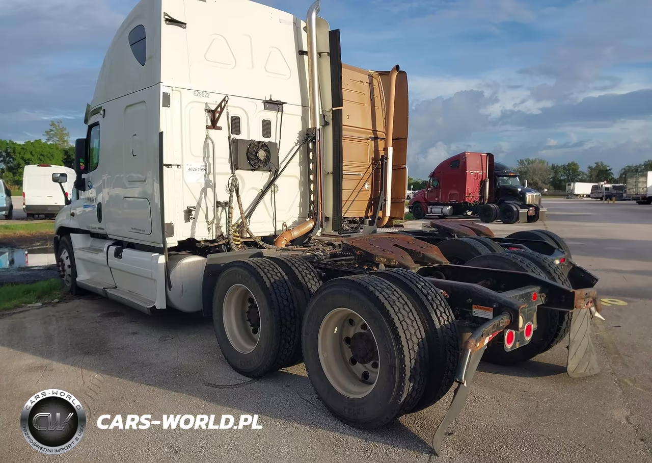 2012 Freightliner Cascadia 125 VIN:1FUJGLBG2CSBM2060 - 3