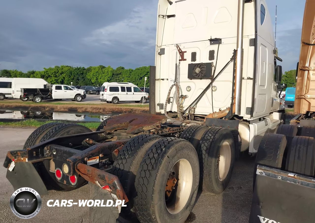 2012 Freightliner Cascadia 125 VIN:1FUJGLBG2CSBM2060 - 4
