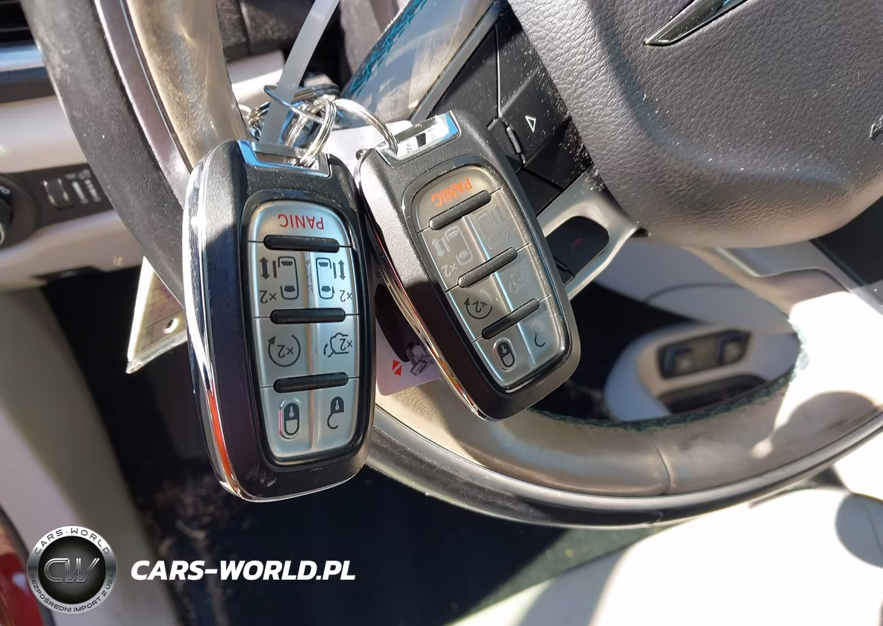 2018 Chrysler Pacifica Hybrid Limited VIN:2C4RC1N7XJR152501 - 11