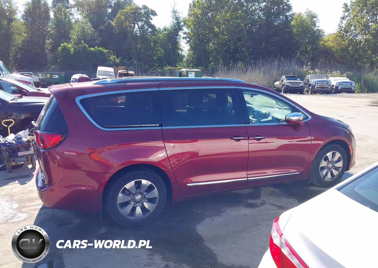 2018 Chrysler Pacifica Hybrid Limited VIN:2C4RC1N7XJR152501 - 13