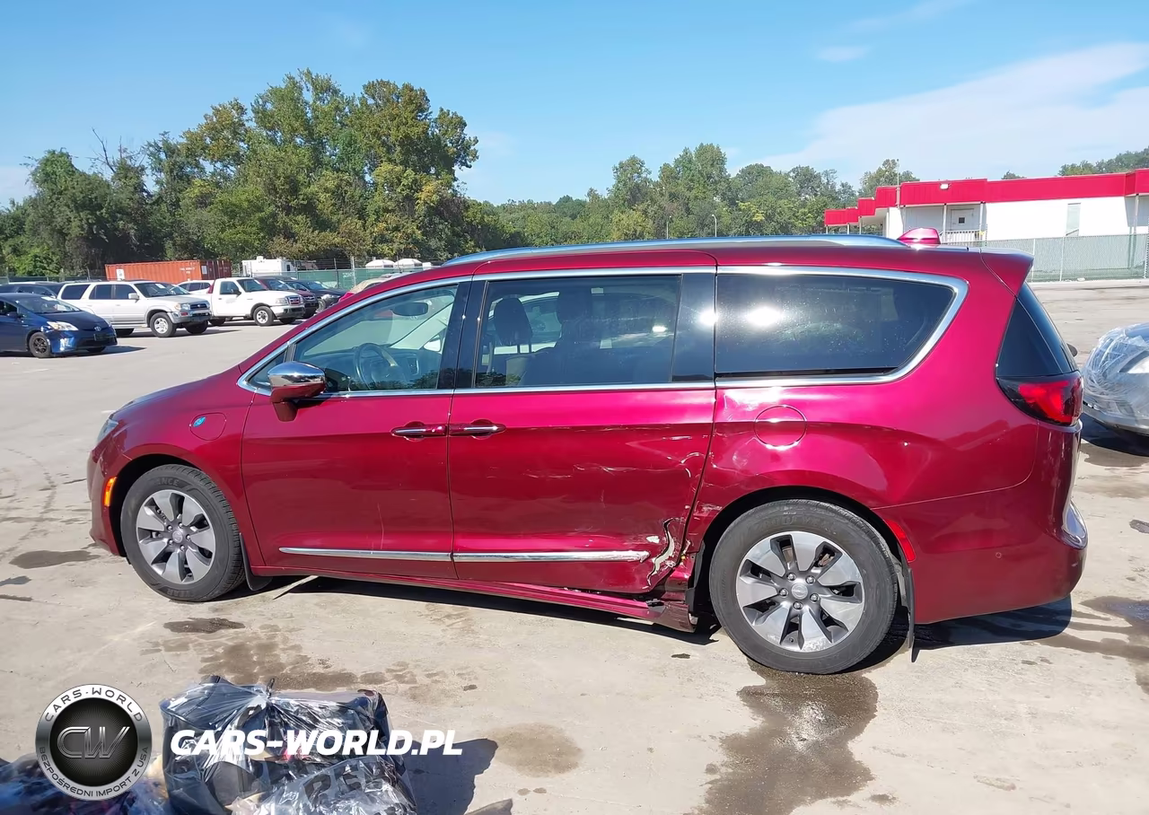 2018 Chrysler Pacifica Hybrid Limited VIN:2C4RC1N7XJR152501 - 14
