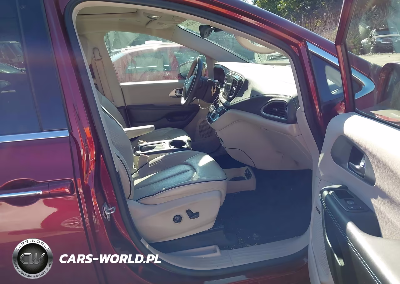 2018 Chrysler Pacifica Hybrid Limited VIN:2C4RC1N7XJR152501 - 5