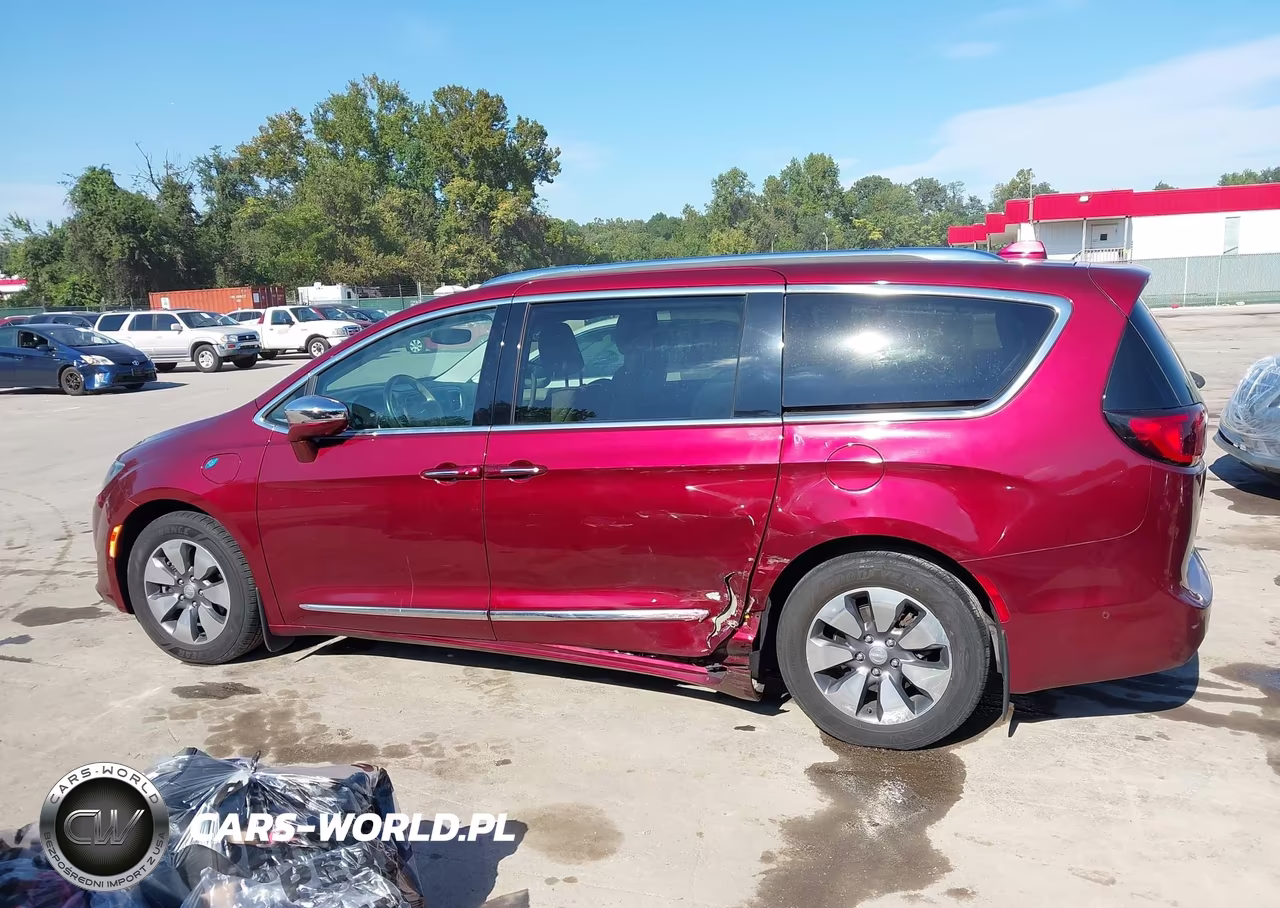 2018 Chrysler Pacifica Hybrid Limited VIN:2C4RC1N7XJR152501 - 6