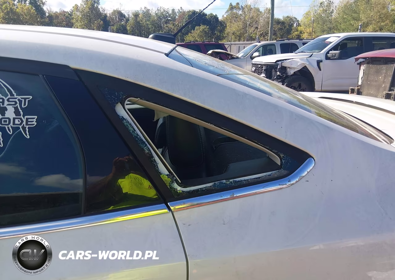 2013 Ford Focus Titanium VIN:1FADP3J23DL198694 - 17