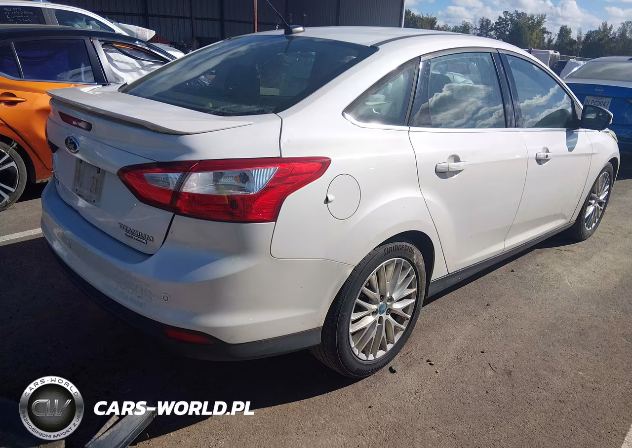 2013 Ford Focus Titanium VIN:1FADP3J23DL198694 - 4