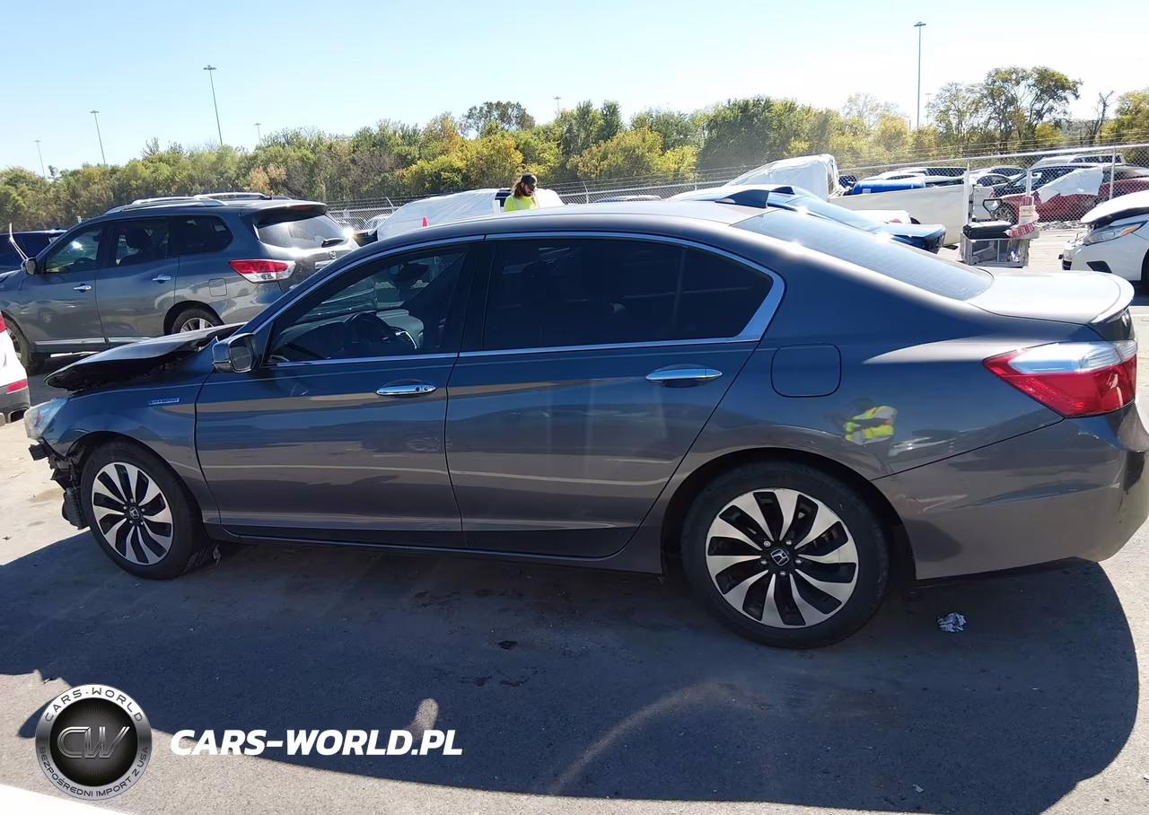 2015 Honda Accord Hybrid Touring VIN:1HGCR6F76FA013463 - 14
