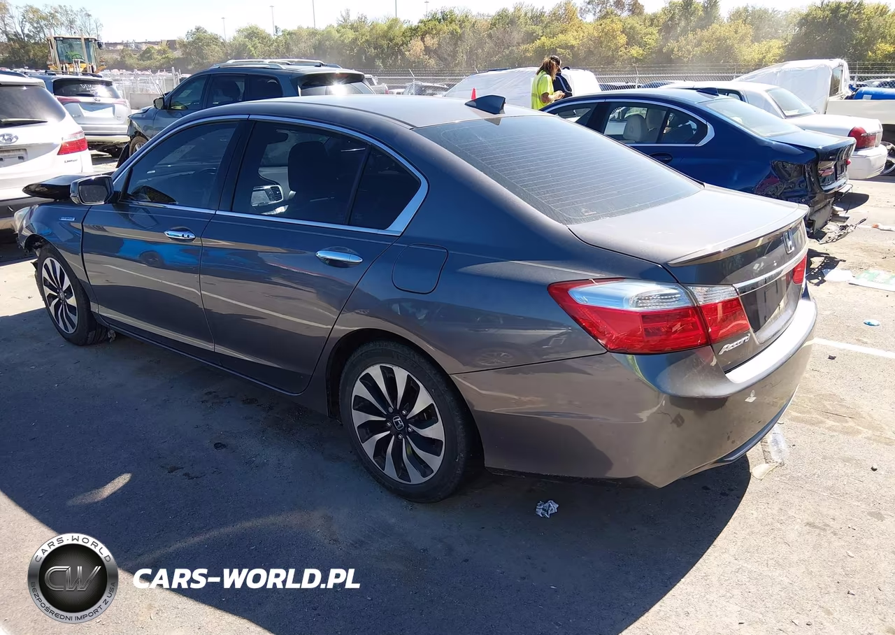 2015 Honda Accord Hybrid Touring VIN:1HGCR6F76FA013463 - 3