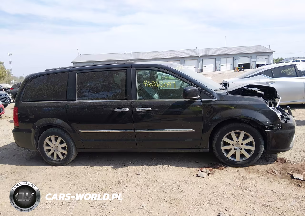 2015 Chrysler Town & Country Touring VIN:2C4RC1BG5FR513967 - 13