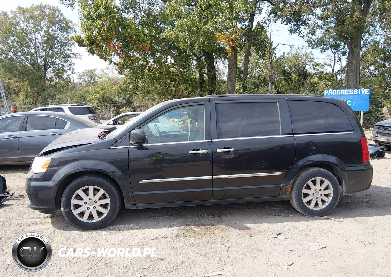 2015 Chrysler Town & Country Touring VIN:2C4RC1BG5FR513967 - 14
