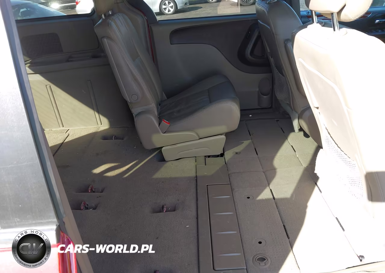 2016 Chrysler Town & Country Touring VIN:2C4RC1BG2GR238088 - 8