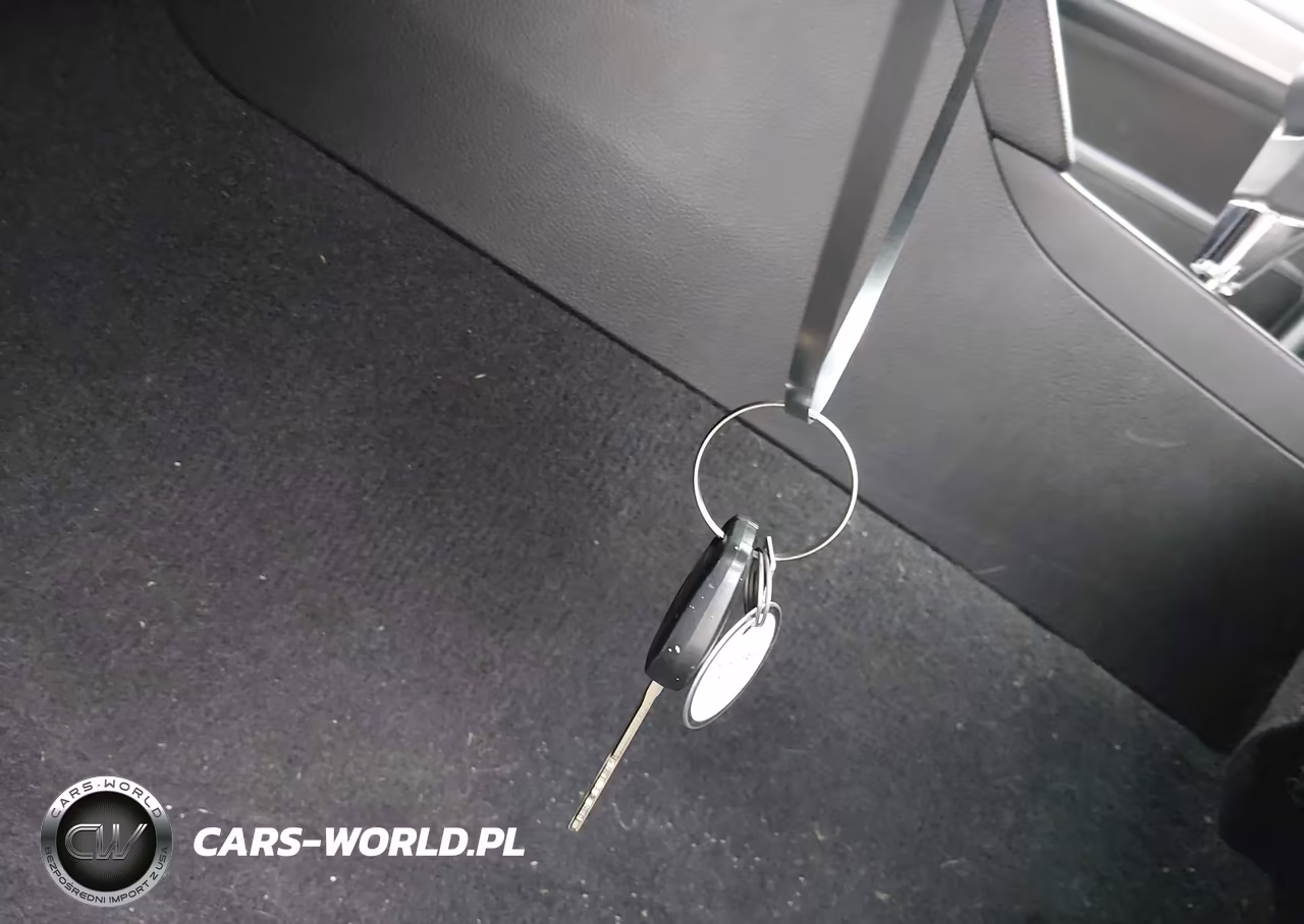 2018 Subaru Outback 2.5I Premium VIN:4S4BSAFC3J3296010 - 11