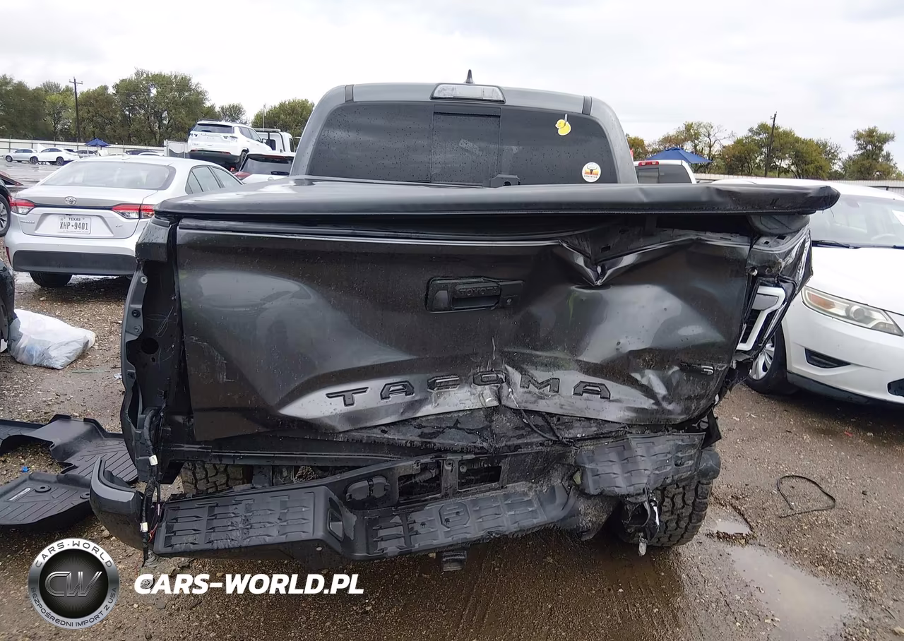 2018 Toyota Tacoma Trd Sport VIN:3TMAZ5CN5JM070445 - 17