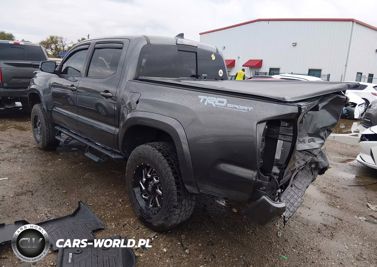 2018 Toyota Tacoma Trd Sport VIN:3TMAZ5CN5JM070445 - 3