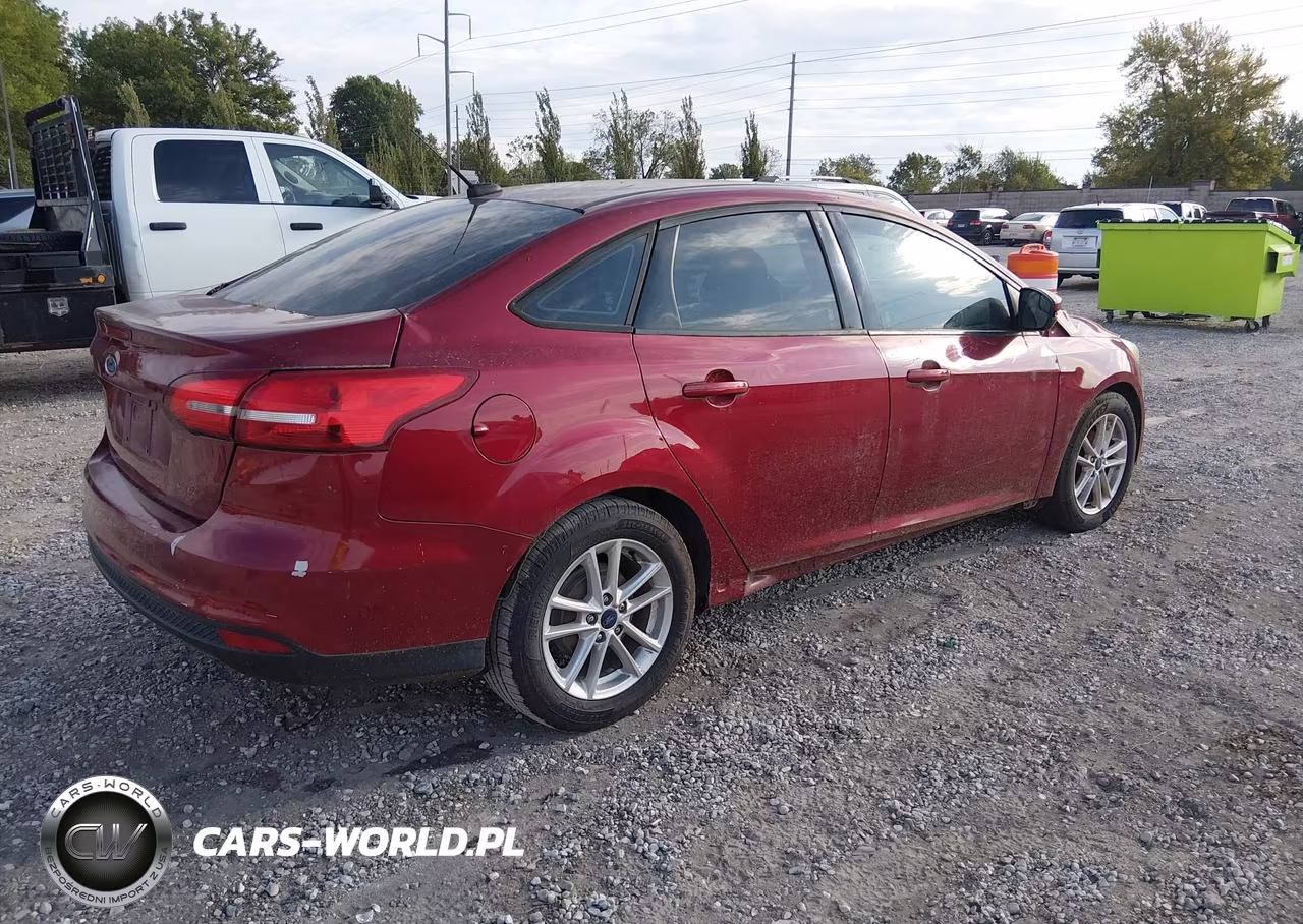 2016 Ford Focus Se VIN:1FADP3F25GL360953 - 4